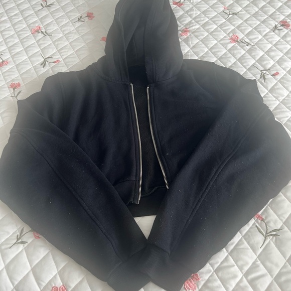 ALO Yoga Black and Being Women's Sweater 2x70 or 50 each - Picture 2 of 4